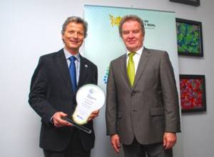 Umweltminister Untersteller ehrt Consolar-Geschäftsführer Dr. Leibfried für Solare Wärmepumpe